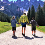 dog-trekking-dolomites-vertical-life